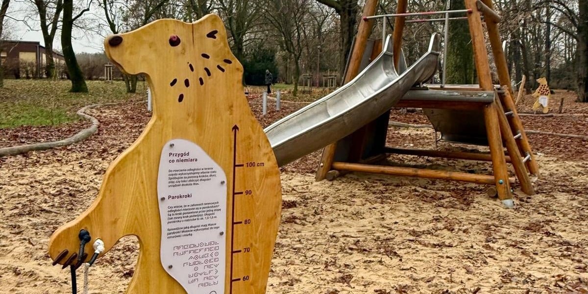 Park Przygody w Parku Andersa. Zakończył się II etap prac. Na zdjęciu jeden z tutejszych miśków 