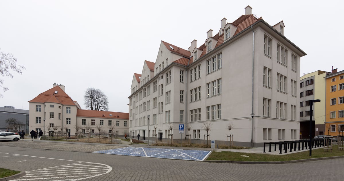 Dawny szpital Maxa Berga zajął Wydział Matematyki. Wkrótce dołączą stu ...