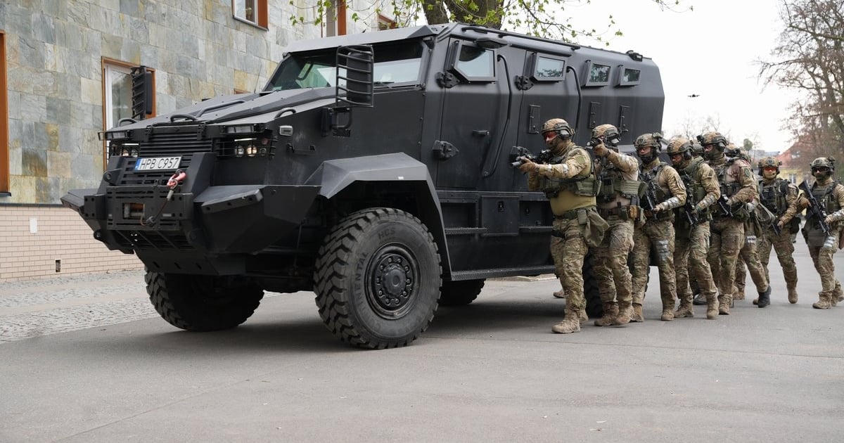 Szturm kontrterrorystów i odbicie zakładników we Wrocławiu. To tylko ćwiczenia!
