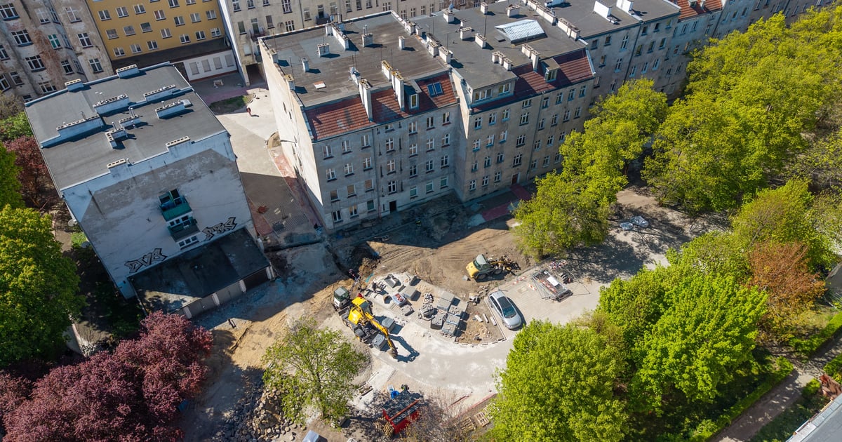 Alejki, latarnie i ławki w zieleni. To będzie podwórko przy ul. Szczęśliwej