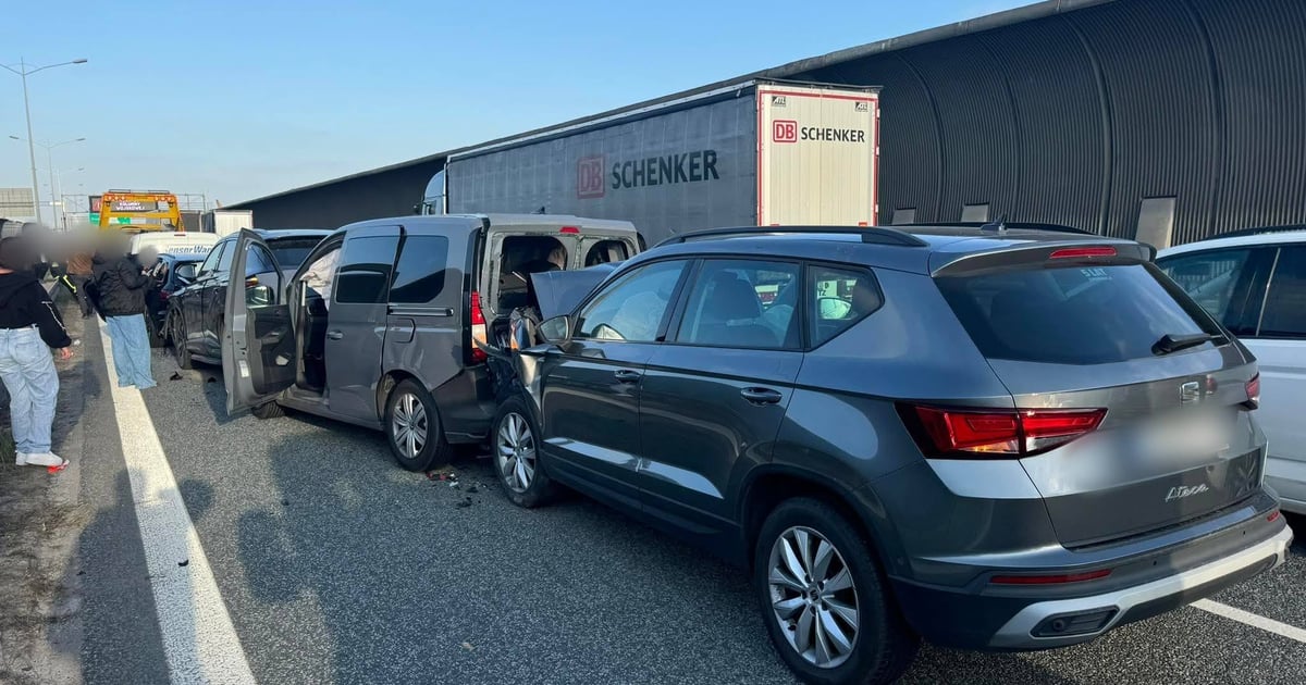 Olbrzymie utrudnienia na AOW w kierunku Warszawy po zderzeniu 5 pojazdów osobowych