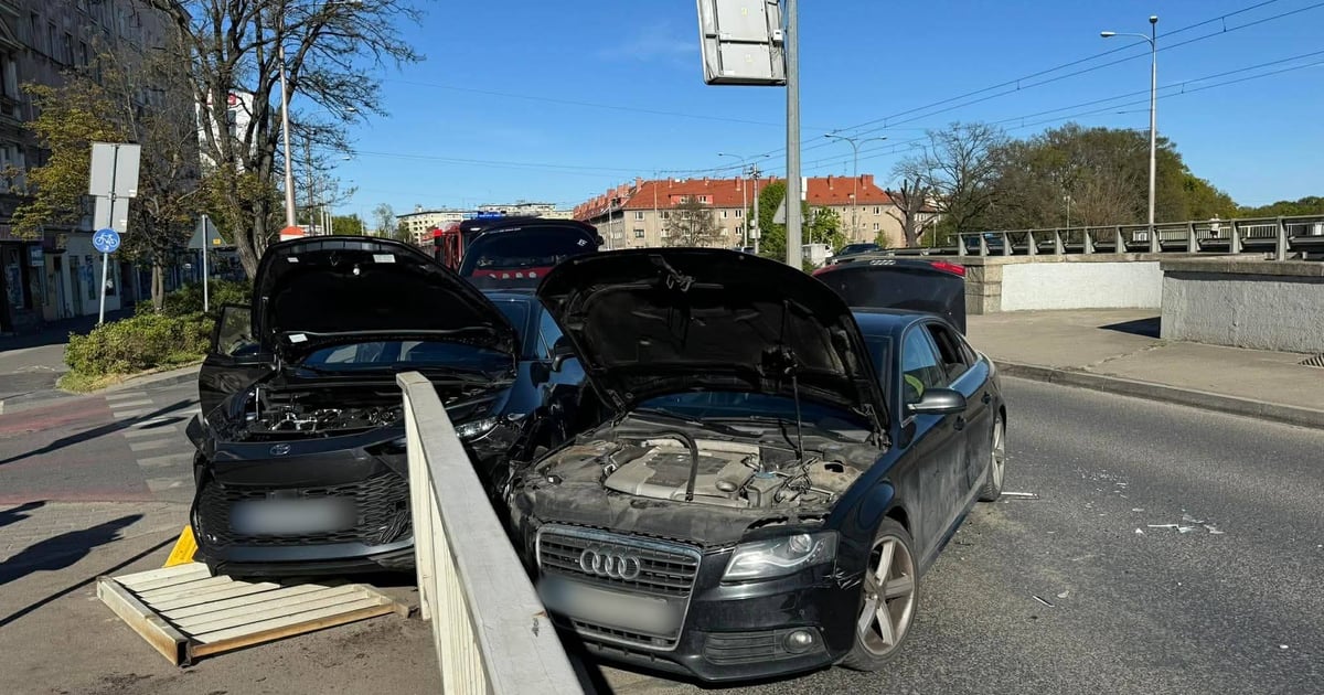 Zderzenie trzech aut osobowych przy Mostach Warszawskich. Utrudnienia w ruchu