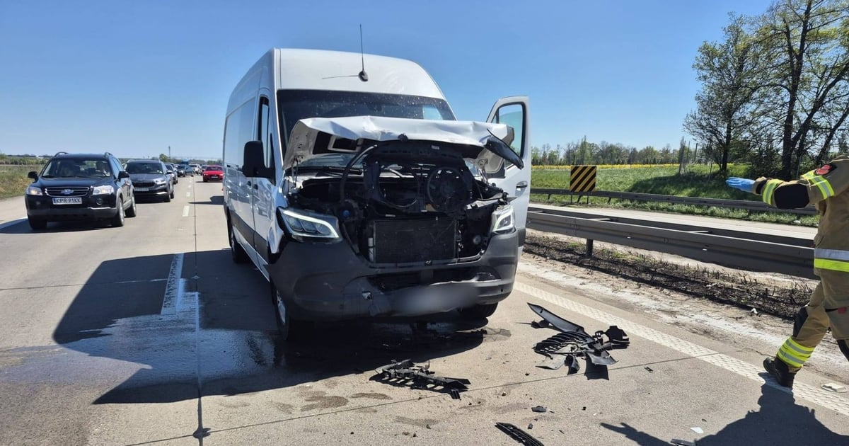 Utrudnienia na A4 pod Wrocławiem. Samochody zderzyły się z busem