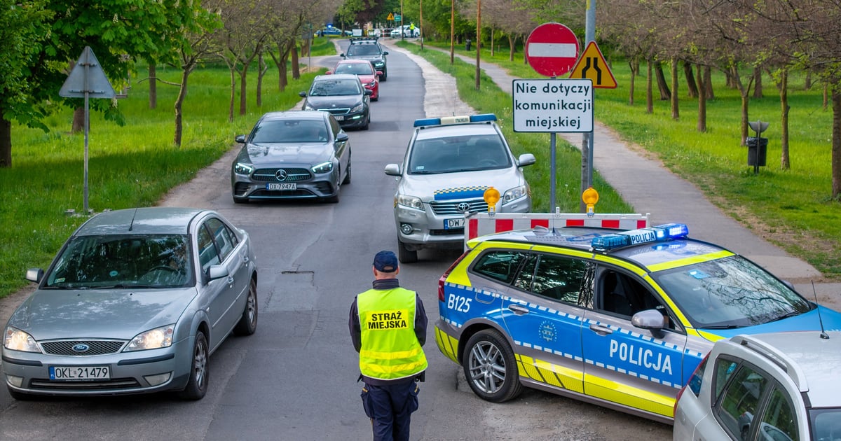 Na Brochowie i Bieńkowicach dużo policjantów i strażników. Pilnują jednokierunkowych