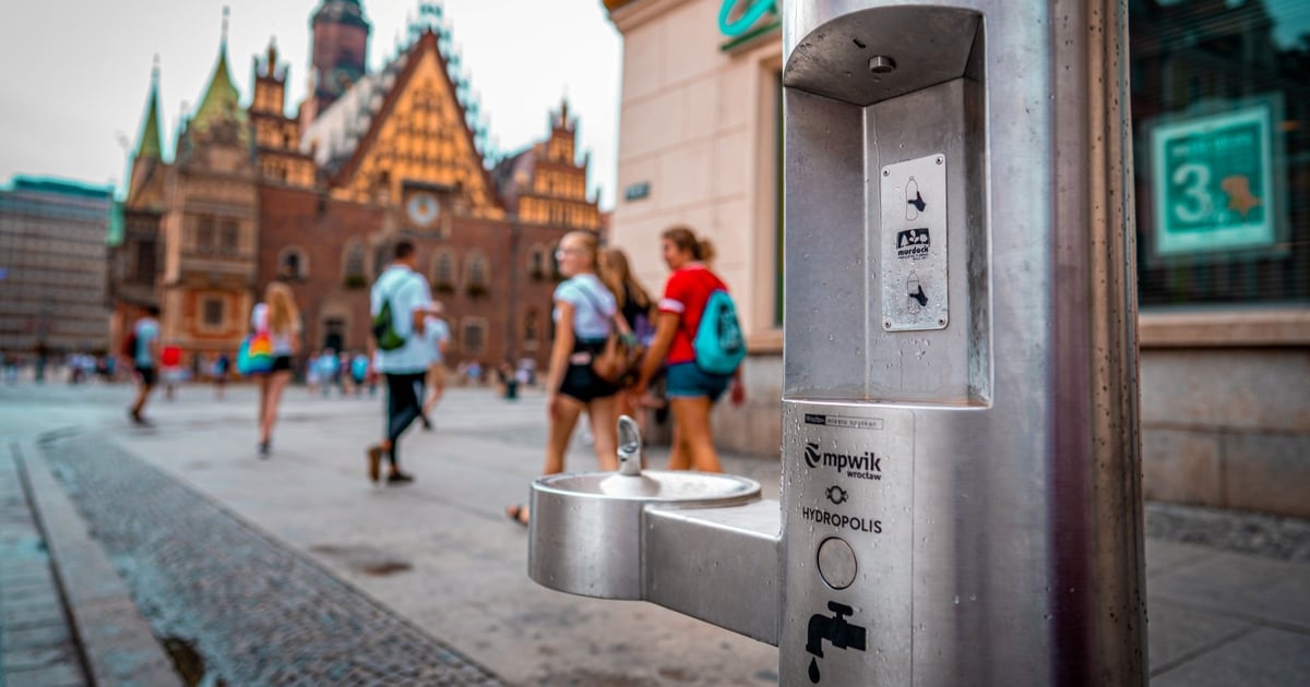 Zdrowa, smaczna, za darmo, na trasie - poidełka z wodą już działają