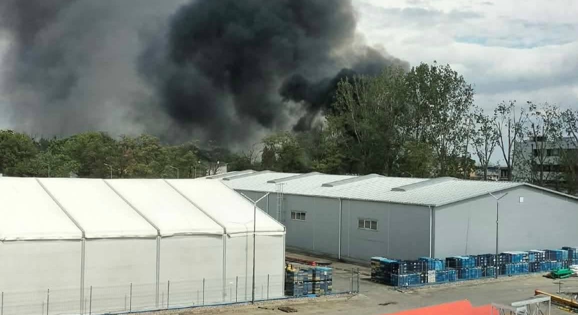 Duży pożar w składzie makulatury w Pietrzykowicach pod Wrocławiem