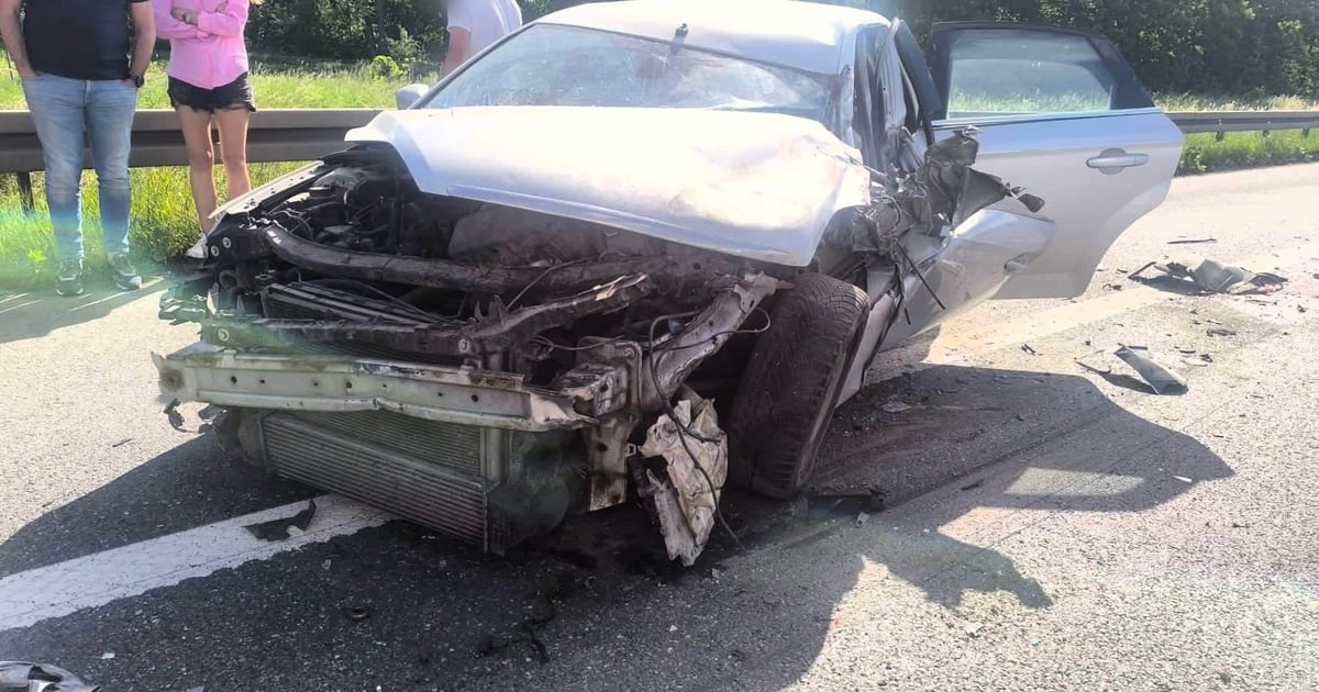 Osobówka wjechała w ciężarówkę. Kolejny wypadek na A4