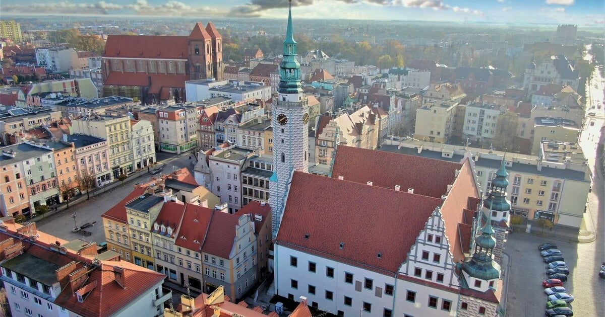 Perły Aglomeracji Wrocławskiej: Brzeg - miasto zabytków i zieleni
