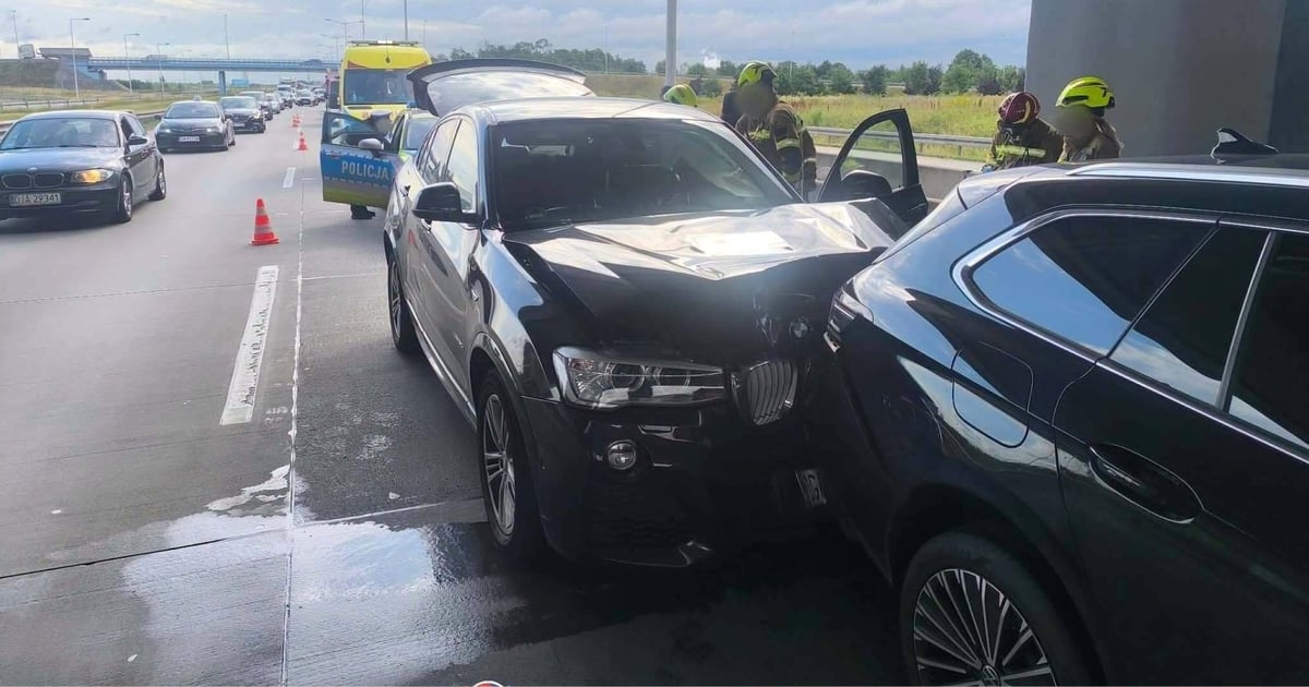 Korek na A4. Kolizja 6 aut w Bielanach Wrocławskich | ZDJĘCIA