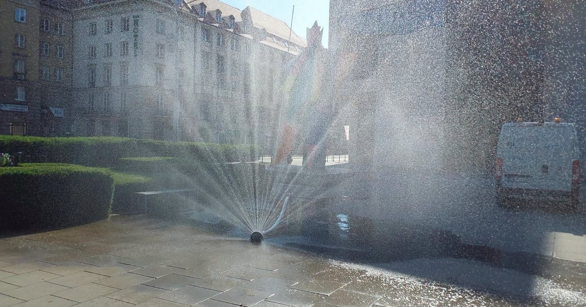 Strażacy uruchamiają na czas upałów trzy wodne kurtyny
