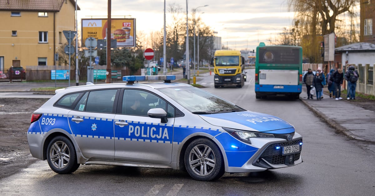 Człowiek wpadł pod pociąg przy stacji Psie Pole. Utrudnienia na kolei