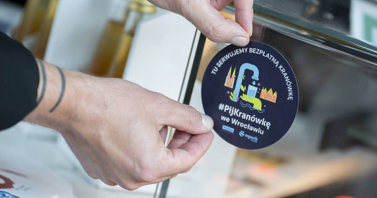 Bezpłatna woda w restauracjach i hotelach. Miasto zachęca do serwowania kranówki