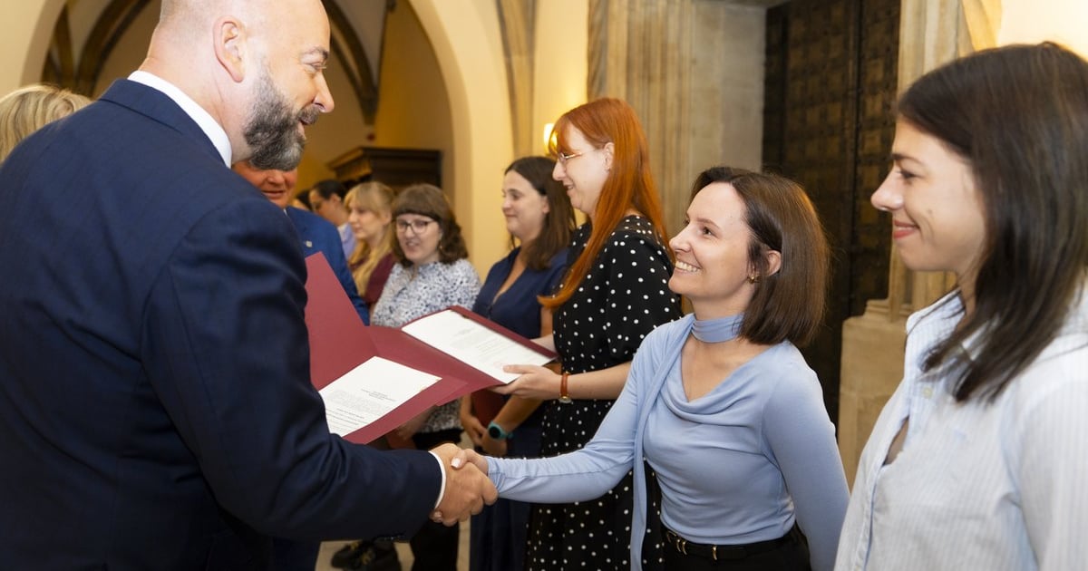 Prezydent Wrocławia wręczył akty mianowania aż 403 nauczycielom [DUŻO ZDJĘĆ]