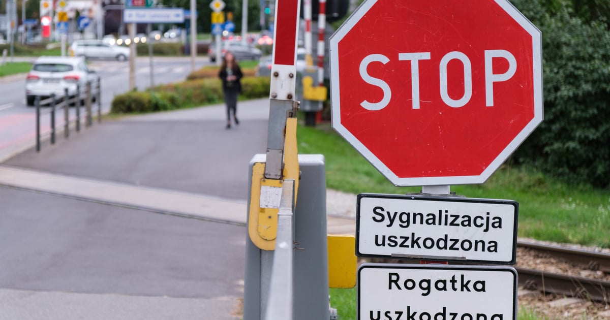 Naprawią awarię rogatek na przejeździe na ul. Strzegomskiej do jutra