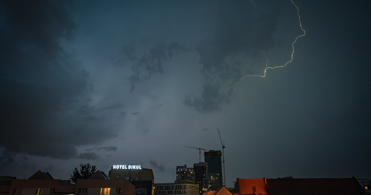 Ostrzeżenia meteorologów: W środę możliwe burze nad Wrocławiem