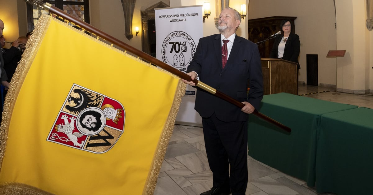 Własny sztandar i pamiątkowe medale - Towarzystwo Miłośników Wrocławia świętuje 70-lecie