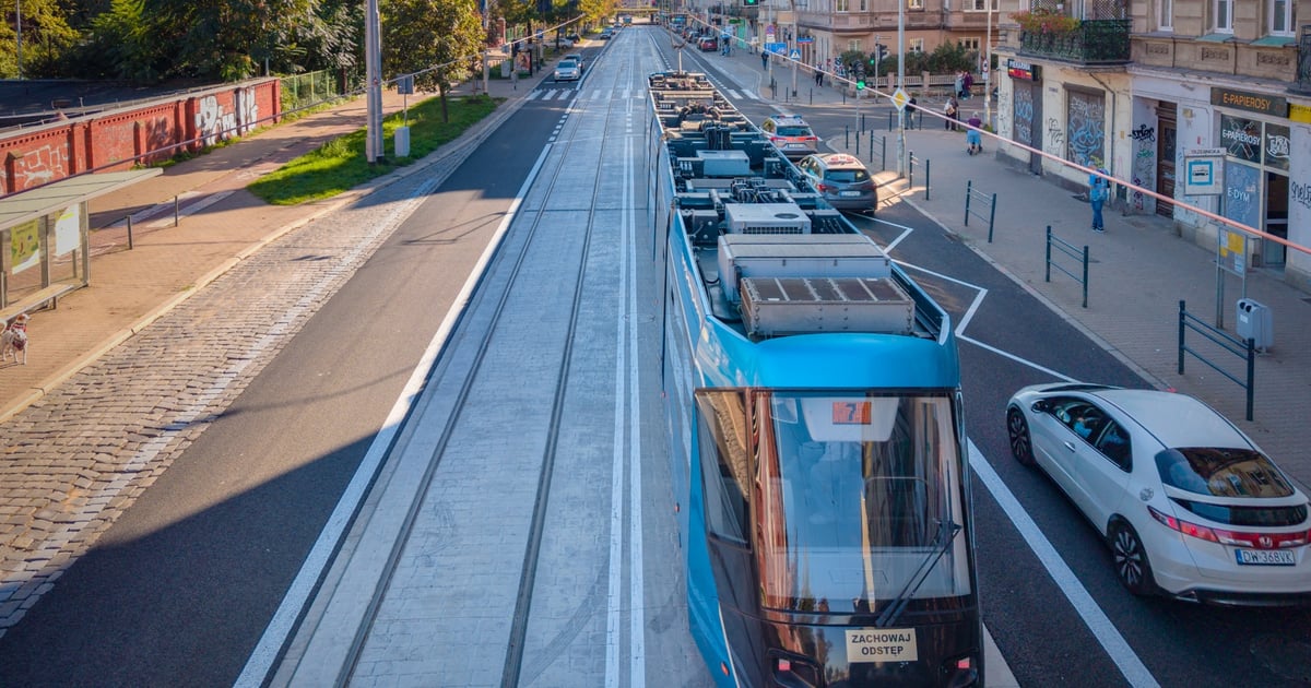 Tramwaje wróciły na Trzebnicką. Koniec dużego remontu! [ZDJĘCIA]