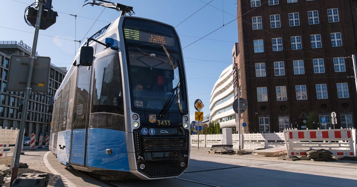 Od soboty tramwaje znów jeżdżą przez Traugutta | ZDJĘCIA