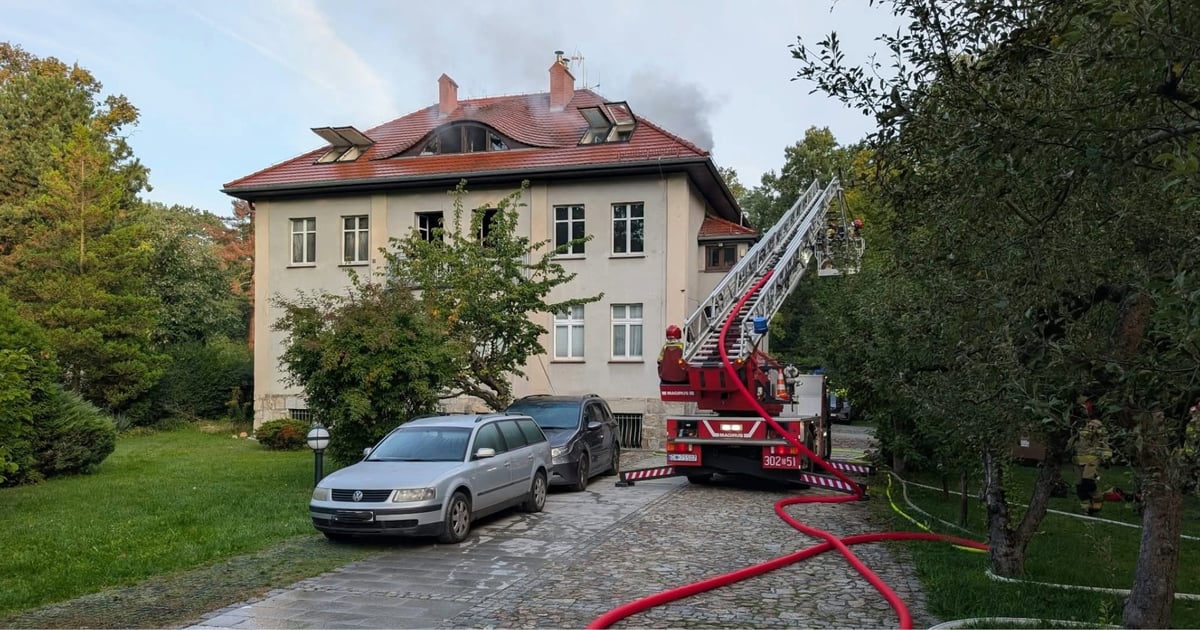 Pożar domu mieszkalnego. Ewakuowano 7 osób | ZDJĘCIA