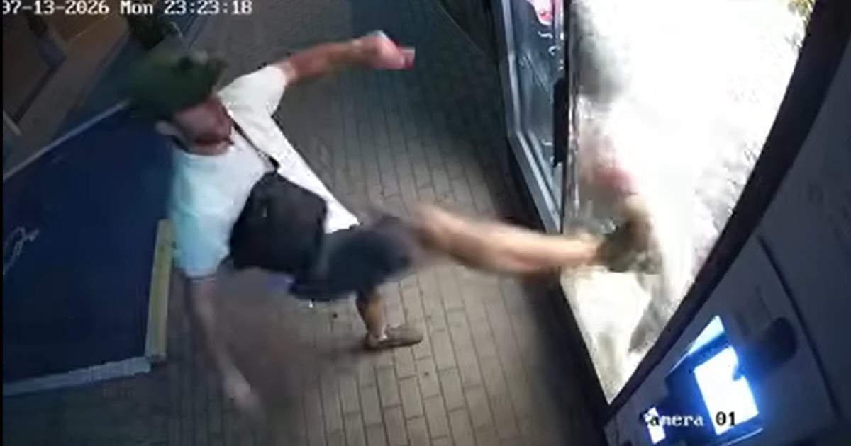Włamywacz niszczy kwiatomaty we Wrocławiu. Policjanci szukają sprawcy [FILM]