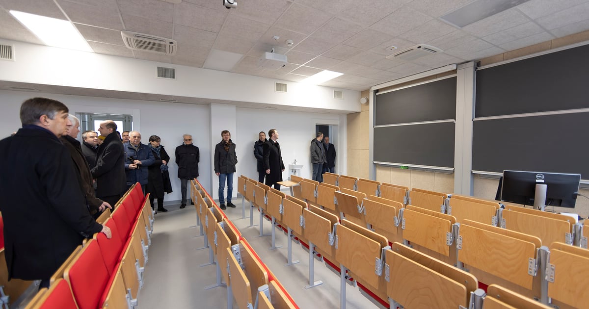 Dawny szpital Maxa Berga zajął Wydział Matematyki. Wkrótce dołączą stu ...