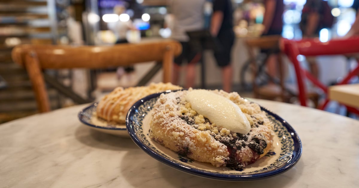 Dzisiaj Dzień Jagodzianki 2025. Oto, gdzie dostaniesz jagodzianki we wrocławskich cukierniach!