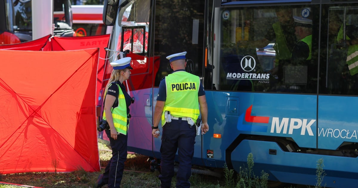 Tragiczny wypadek na Popowickiej. Rowerzysta wpadł pod tramwaj. MPK wydało oświadczenie