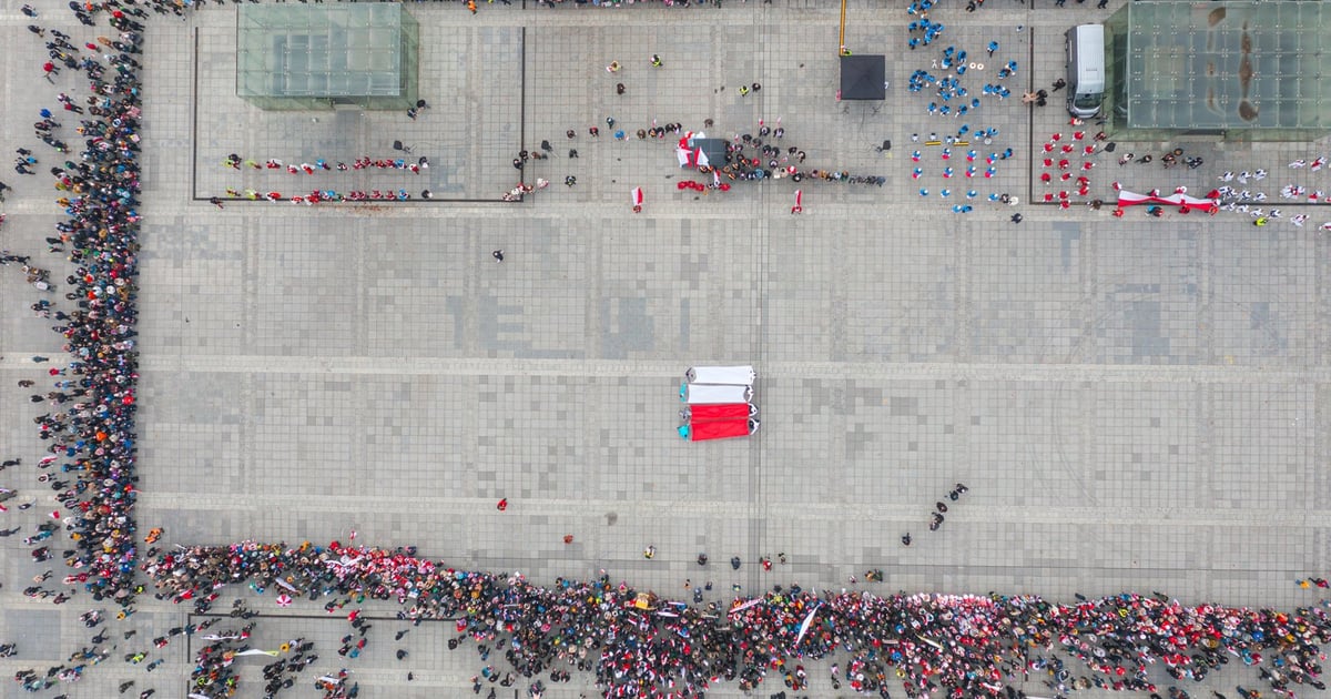 Co będzie czynne 11 listopada w Święto Niepodległości? [GODZINY OTWARCIA, ATRAKCJE]