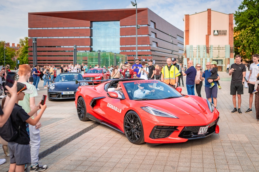 Luksusowe auta pod NFM-em i na Wyspie Słodowej |ZDJĘCIA