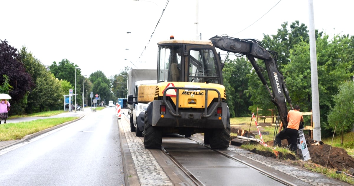 Na ulicy Przyjaźni powstaje mijanka dla tramwajów. Zaglądamy na plac budowy