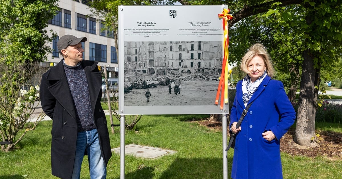 Pamiątkowa tablica w 80. rocznicę kapitulacji Festung Breslau