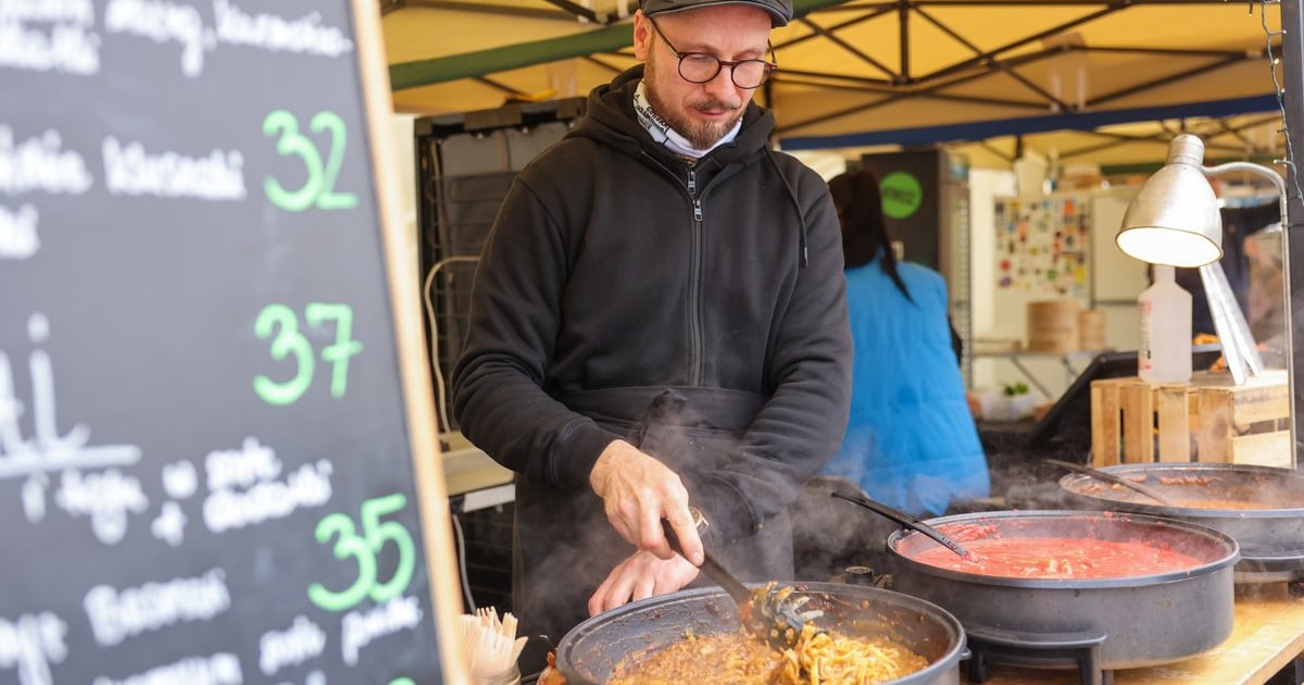 Uczta dla podniebienia! Trwa Festiwal Smaków Świata na placu Wolności