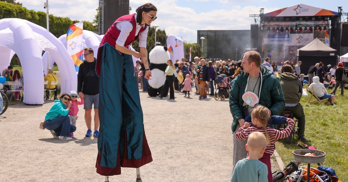 Trwa unijny piknik na Pergoli. Wieczorem bezpłatny koncert i pokaz fontanny