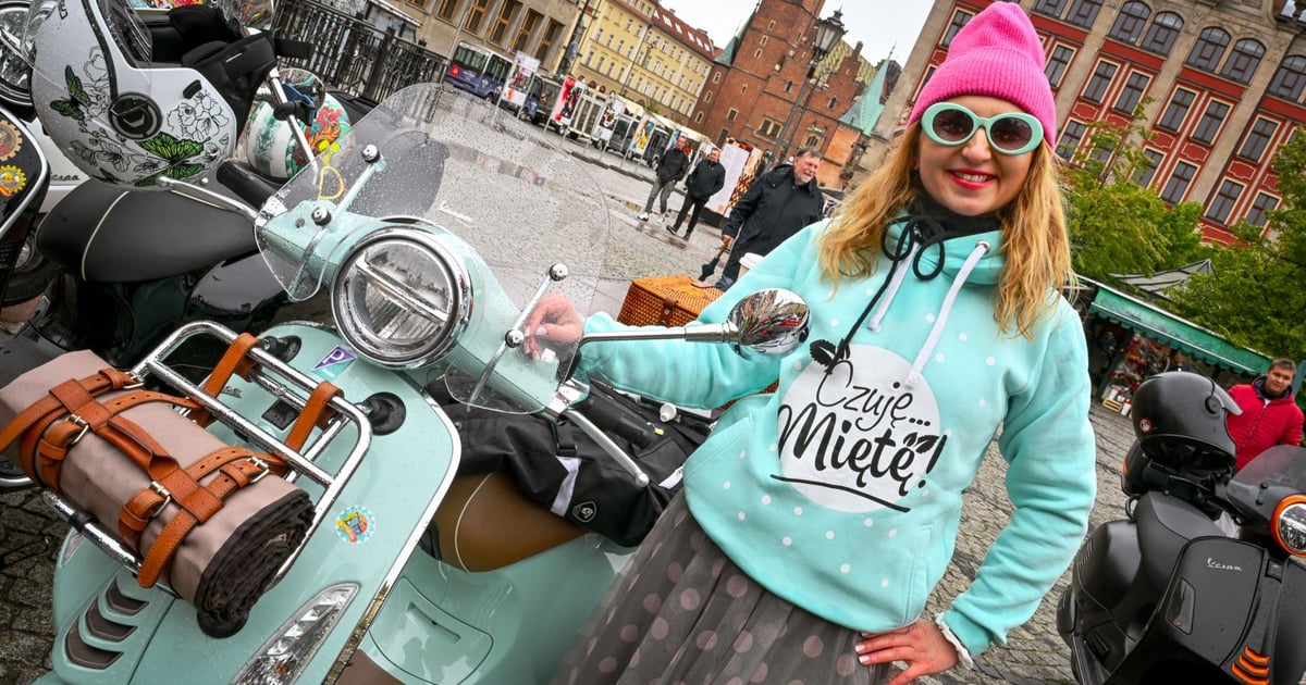 Na Solny zjechali miłośnicy skuterów Vespa. "Wroclove w deszczu też jest piękny!"