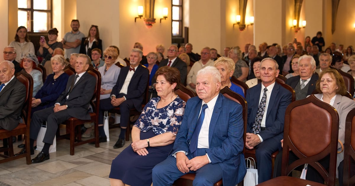 Razem przez pół wieku! Medale dla małżeństw z długoletnim stażem [ZDJĘCIA]