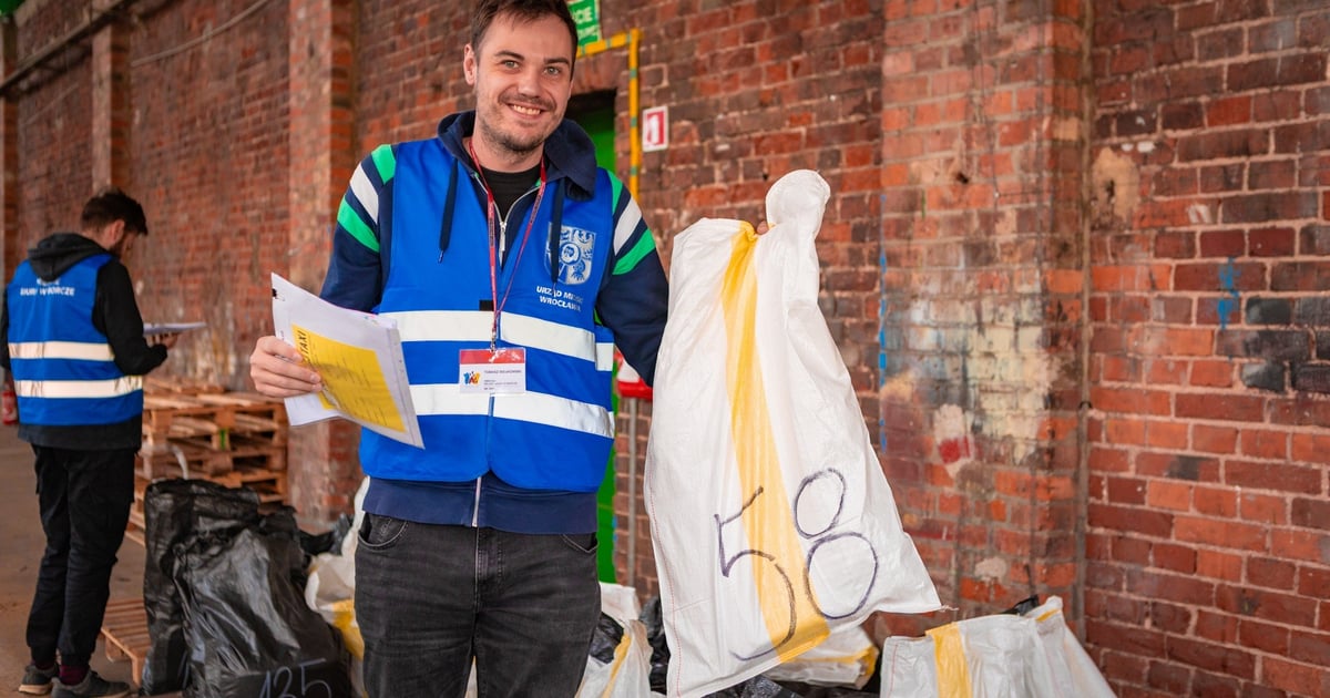 II tura wyborów prezydenckich. Karty wyborcze wyruszyły do lokali