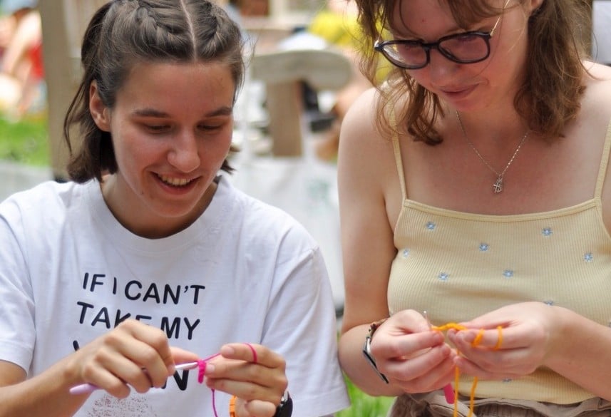 Sobota, park Staromiejski: Światowy Dzień Dziergania w Miejscach Publicznych