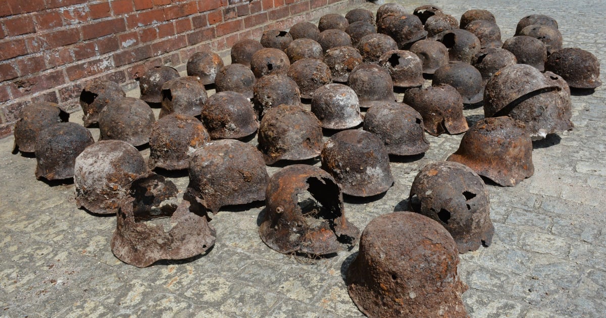 Pięćdziesiąt hełmów na parkingu. Wojenne znalezisko na terenie uczelni