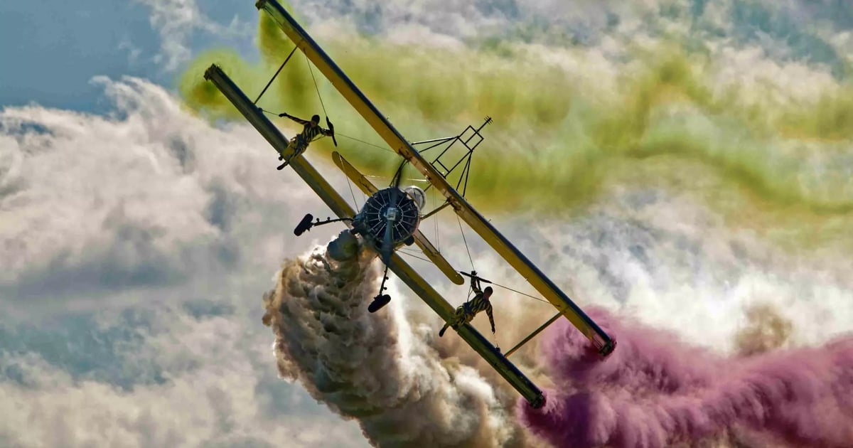 Pomysł na weekend: Airshow na lotnisku w Lesznie. Dojedziecie za darmo pociągiem!