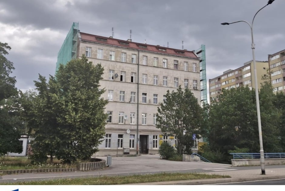 Cieplejsza kamienica przy Legnickiej. realizowane są prace termomodernizacyjne