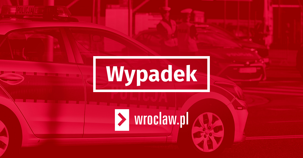 Groźny wypadek na skrzyżowaniu Pułaskiego z Komuny Paryskiej. Torowisko zablokowane