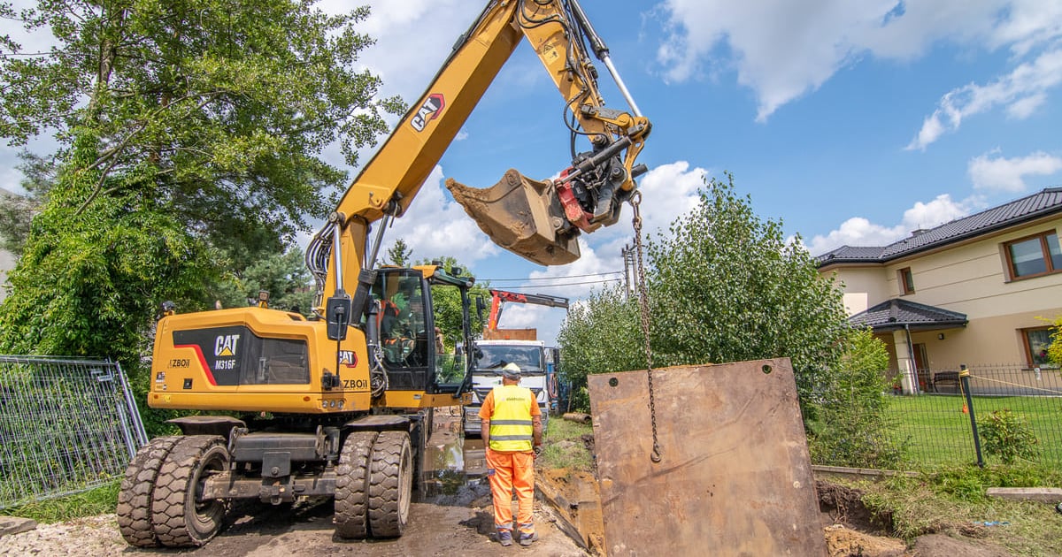 Brochów. Sprawdzamy postęp prac przy budowie kanalizacji na ulicy Mandżurskiej