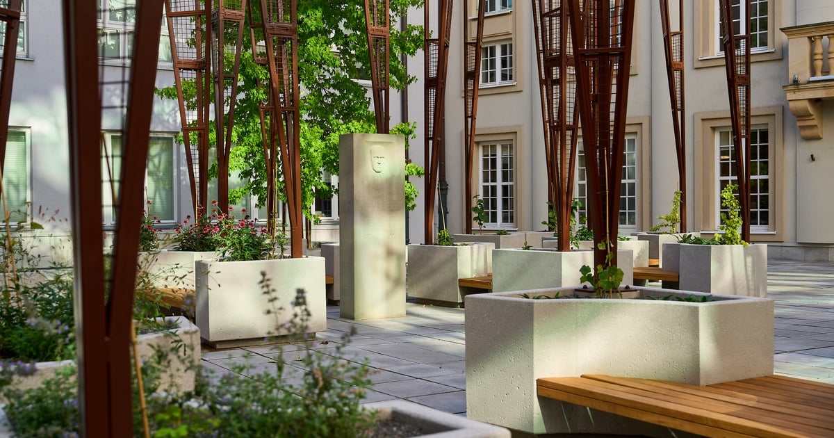 Zobacz jak odmienił się dziedziniec w gmachu głównym Politechniki: Będzie zielono i przyjemnie