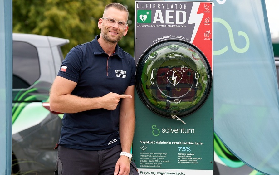Na ratunek z AED. Nowy defibrylator w przestrzeni publicznej Wrocławia