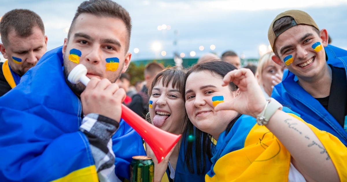 Kibice w drodze na mecz Ukraina - Francja na Tarczyński Arenie. Będzie komplet