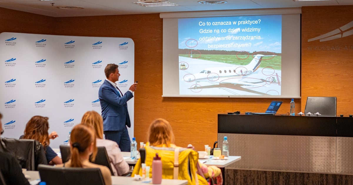 Boisz się lotu samolotem? Te warsztaty pomogą przełamać strach