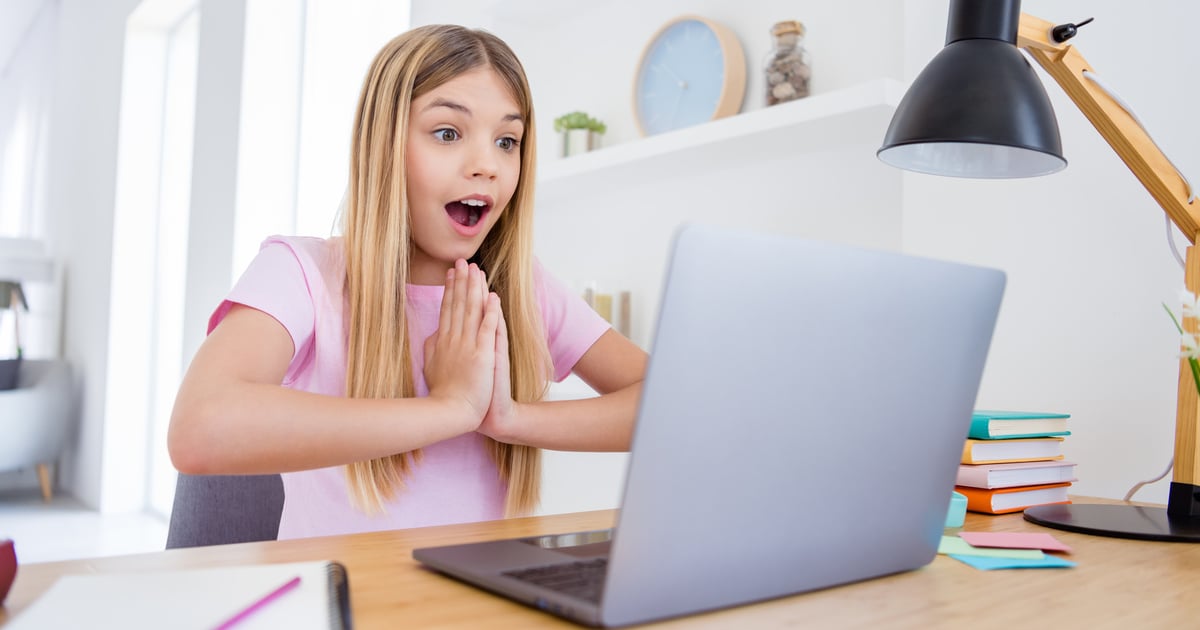 Zapisy na warsztaty „Fact Checking. Podaj dalej” dla uczniów: Jak rozpoznawać fałszywe informacje w sieci