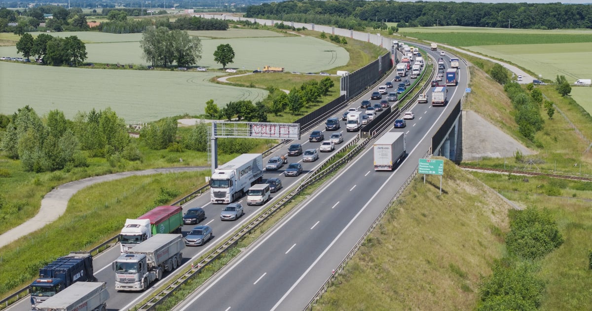Duże utrudnienia na AOW. Korek na północy Wrocławia