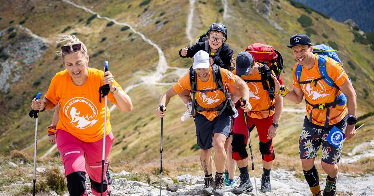 Pokonują bariery w głowach. Wyprawa z Szerpami Nadziei na Śnieżkę