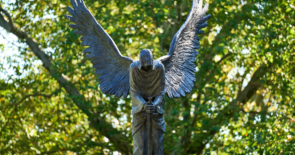 Pomnik Ofiar Katynia dla 22 tysięcy bohaterów. Stoi we Wrocławiu już 20 lat